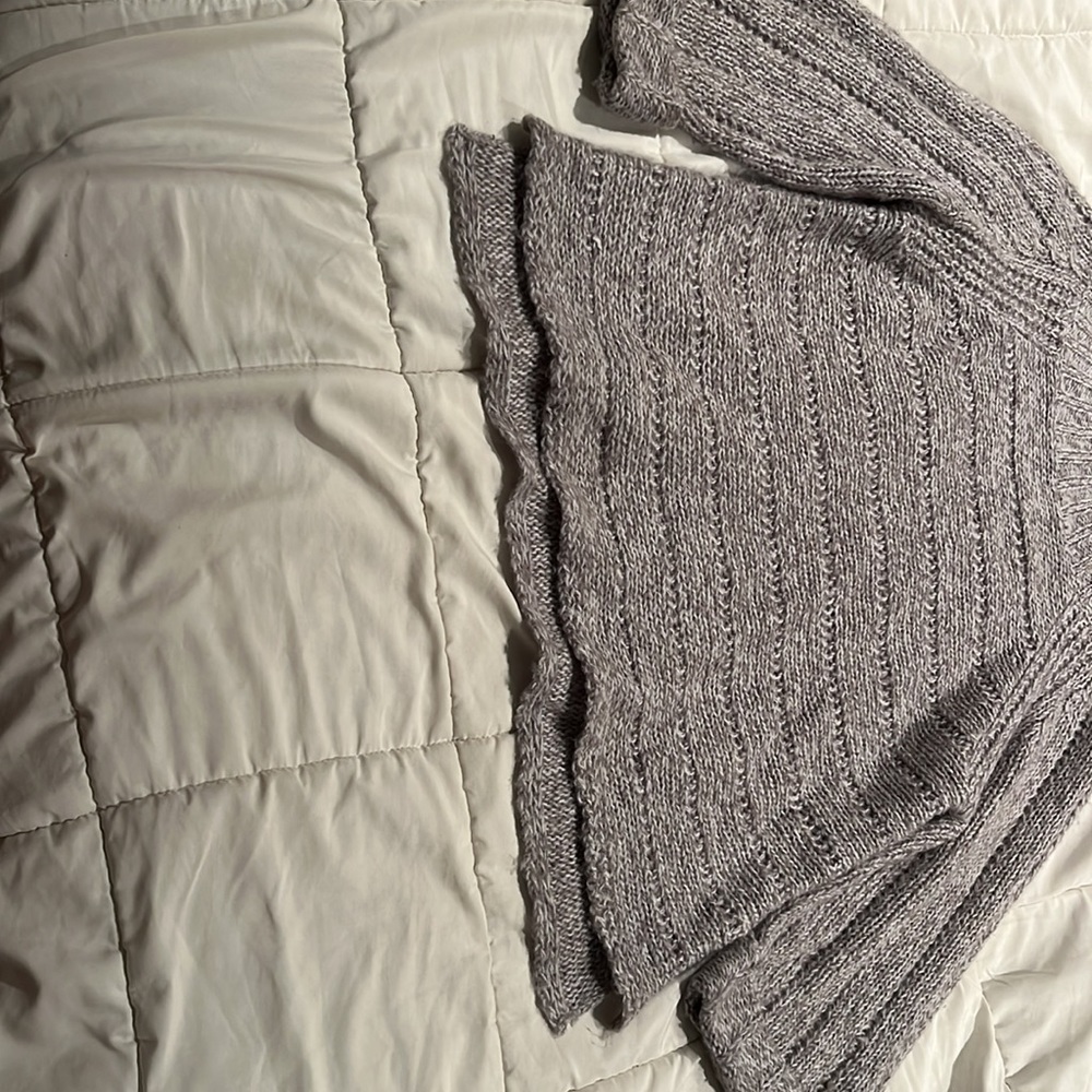 sweater - Picture 4 of 5